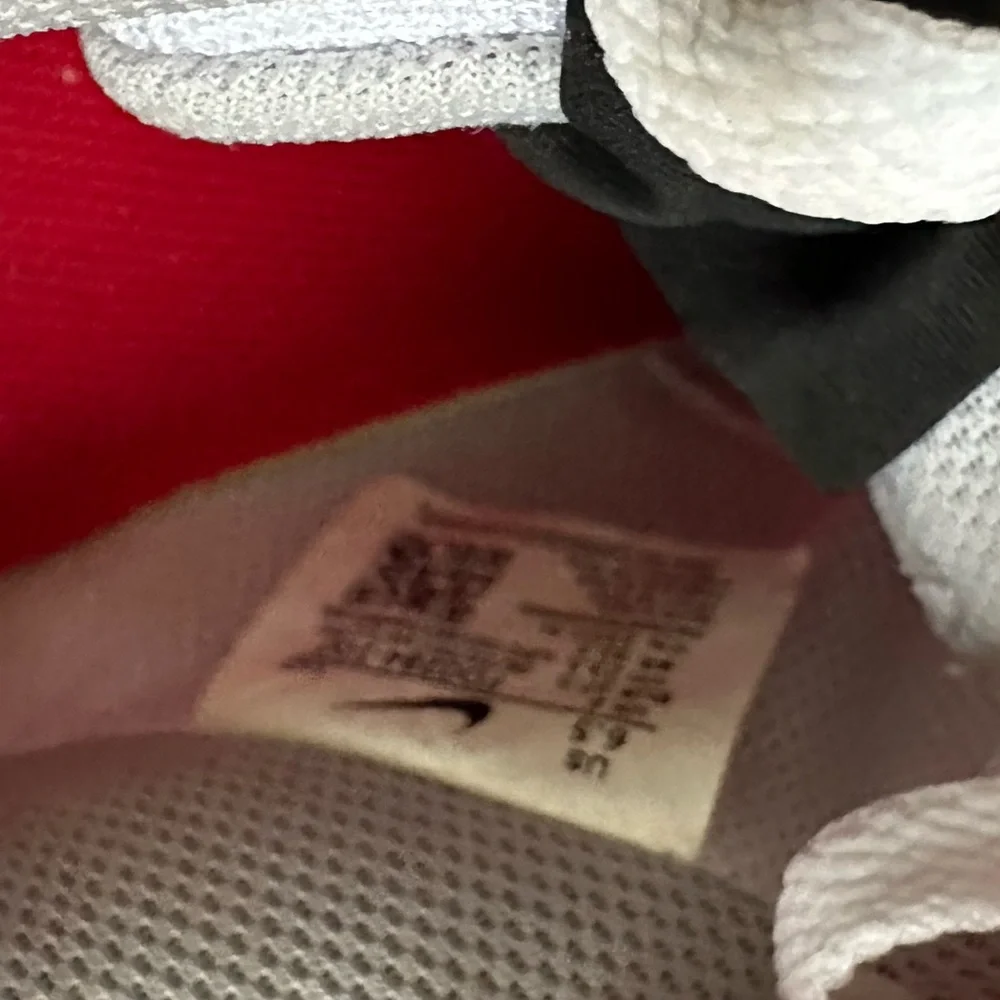 Nike Woman’s Court Vision Low Sneakers - Picture 4 of 4